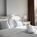 Square Apartment