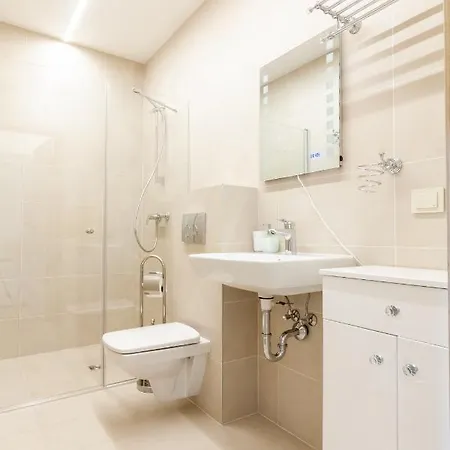 Square Апартаменти Паланга