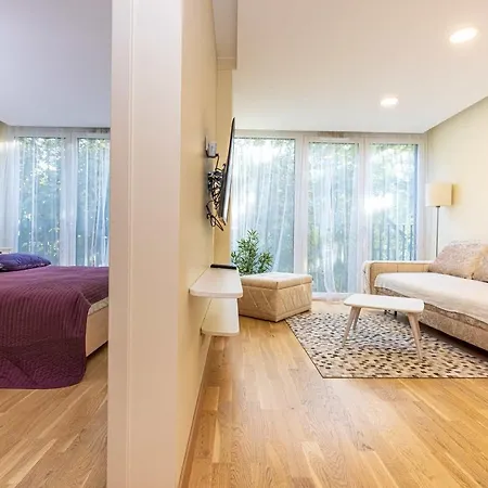 Square Apartment