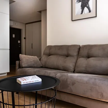Square Apartment