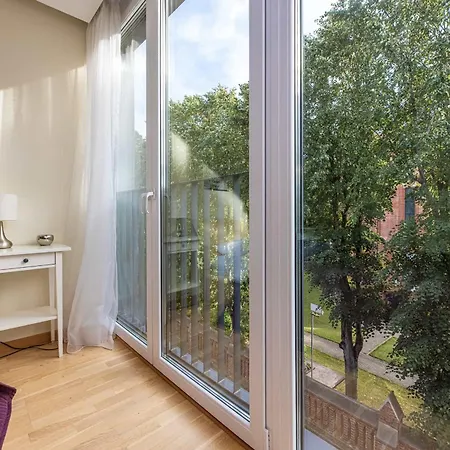 Square Apartment